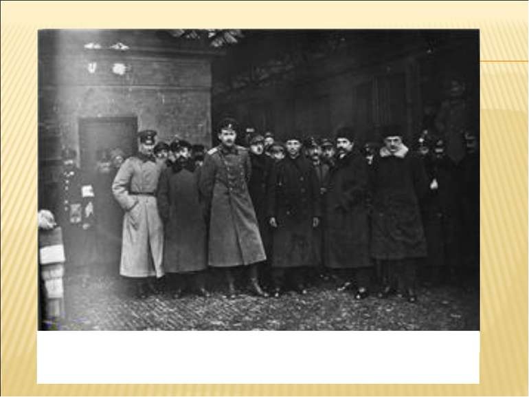 Українська делегація на пероні в Брест-Литовську. 1918 рік Серед присутніх В....