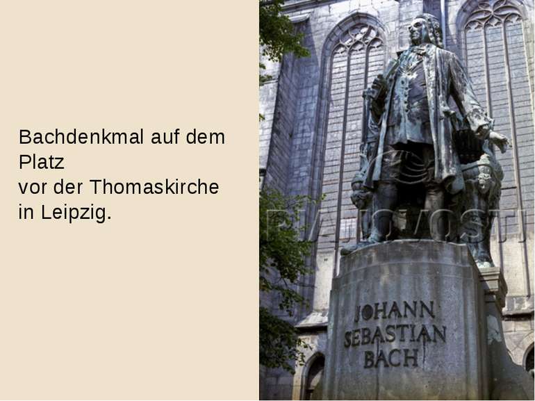 Bachdenkmal auf dem Platz vor der Thomaskirche in Leipzig.