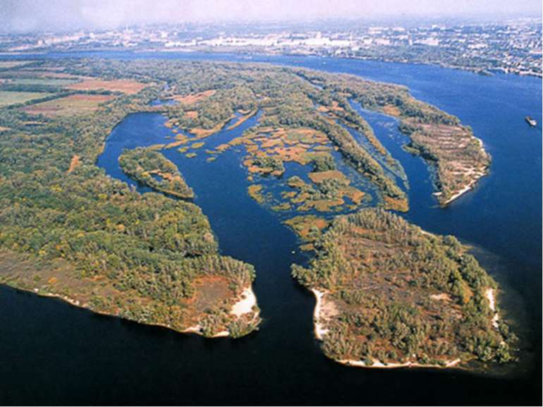 крупнейший остров на Днепре, расположен в районе города Запорожье ниже Днепро...