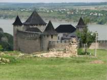 Хотинська фортеця Споруда  X-XVIII ст., розташована в місті Хотин, Україна. П...