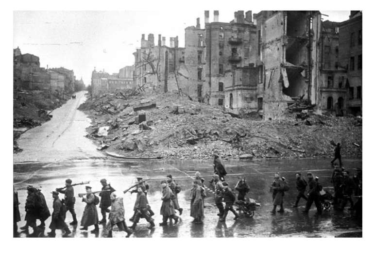 Радянські війська у звільненому Дніпропетровську
