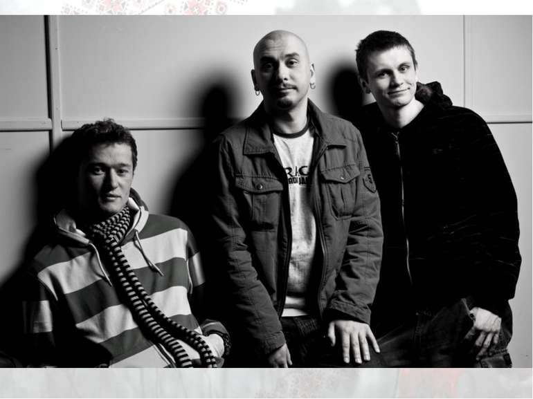 Бумбокс хіп-хоп і фанкі-ґрув гурт створений 2004 року в Києві засновники - Ан...