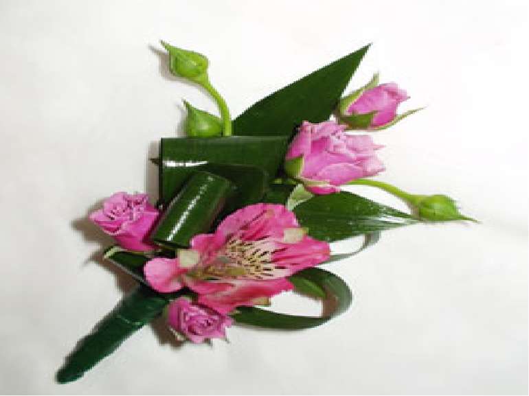 Композиции из растений Букеты Цветочные корзины Венки Панно Бутоньерки